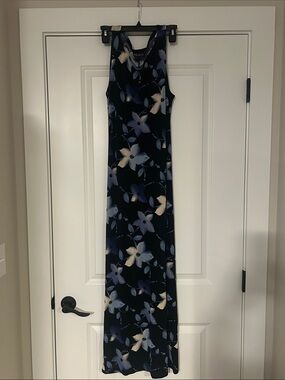 Sleeveless Navy Floral Maxi Dress with Cream Accents